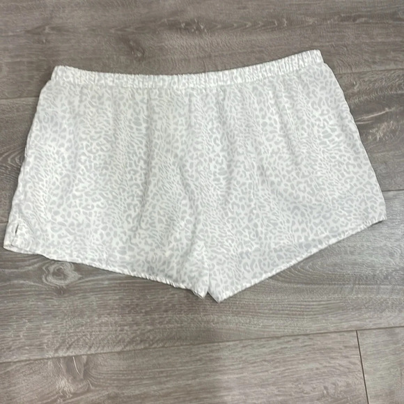 NWOT Colsie Satin Cami and Shorts Sleep Pajama Set Gray White Print XL - Picture 16 of 16